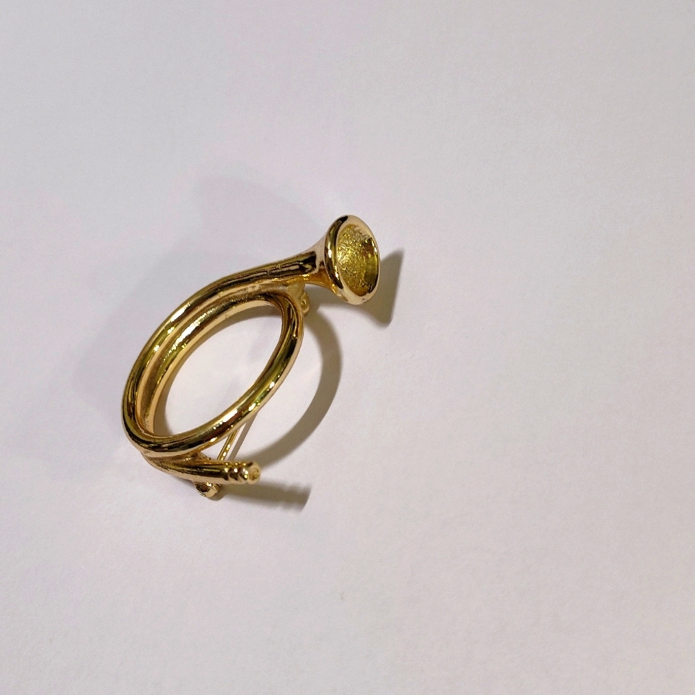 Musical Horn Instrument Pin